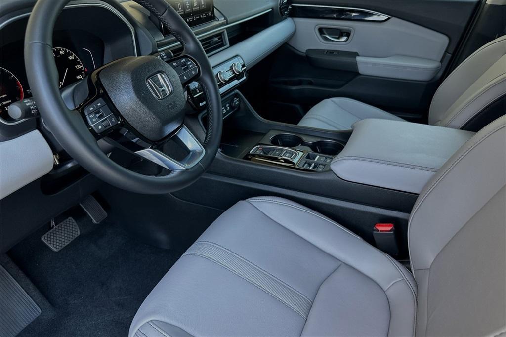 new 2025 Honda Pilot car, priced at $48,280