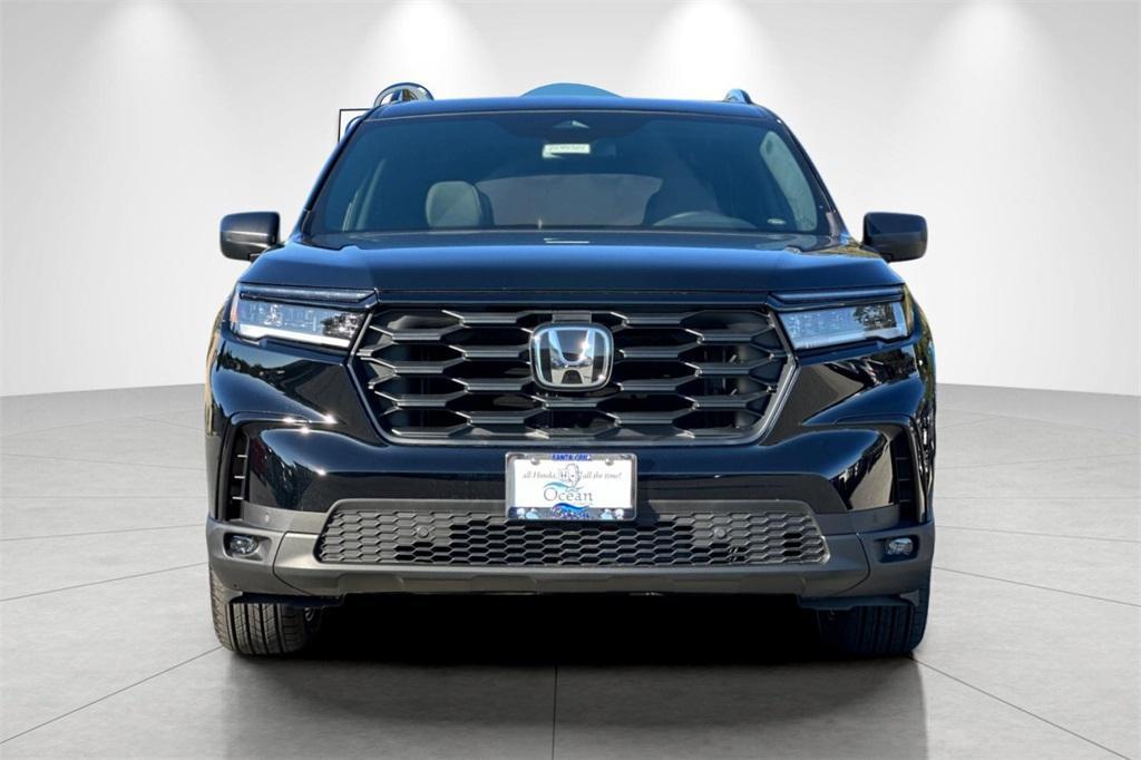 new 2025 Honda Pilot car, priced at $43,750