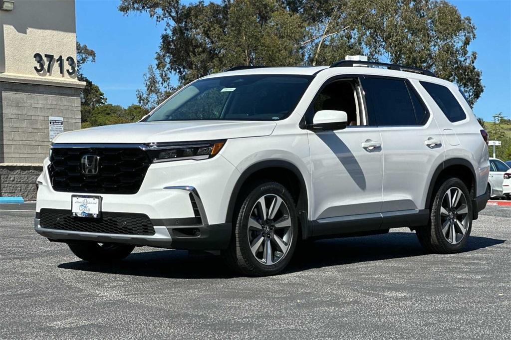 new 2025 Honda Pilot car, priced at $54,930