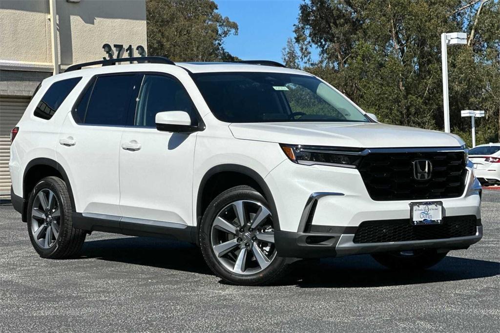 new 2025 Honda Pilot car, priced at $54,930