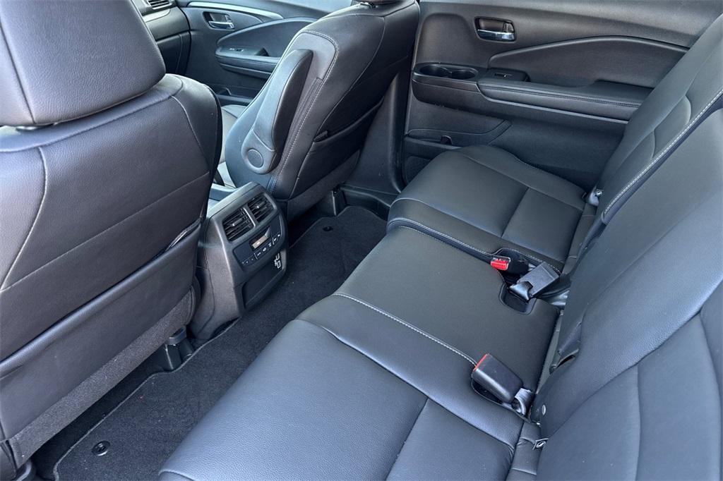 used 2022 Honda Pilot car, priced at $32,997