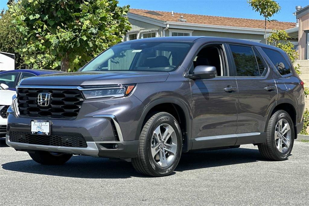 new 2025 Honda Pilot car, priced at $44,895