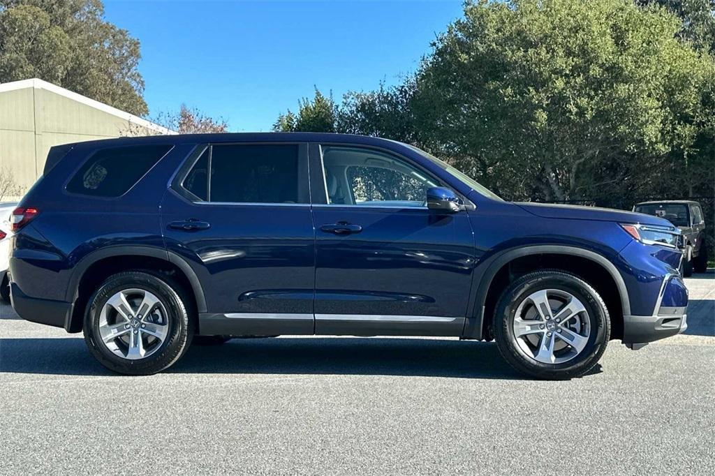 new 2025 Honda Pilot car, priced at $45,645