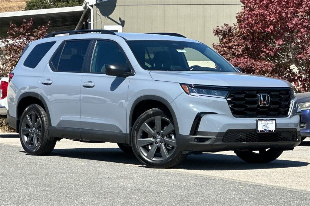 new 2025 Honda Pilot car, priced at $44,205