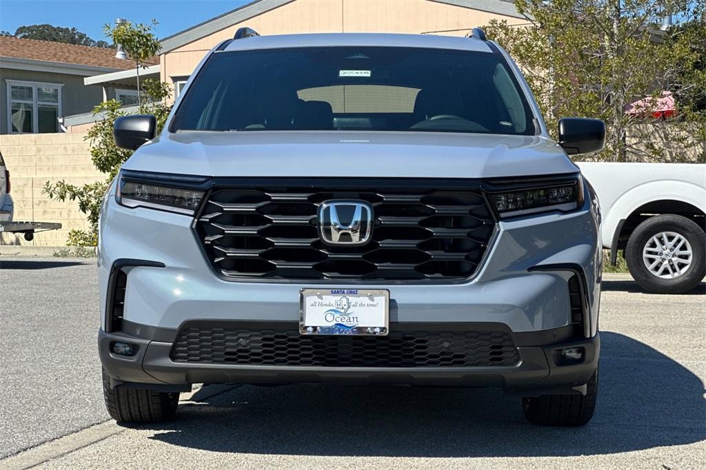 new 2025 Honda Pilot car, priced at $44,205