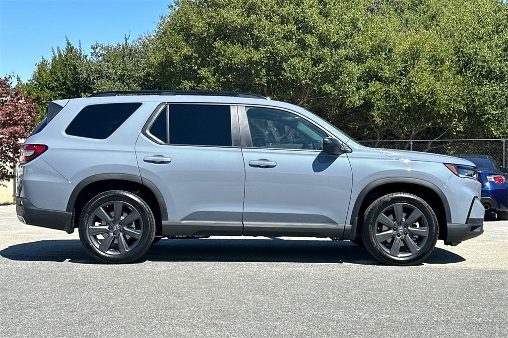 new 2025 Honda Pilot car, priced at $44,205
