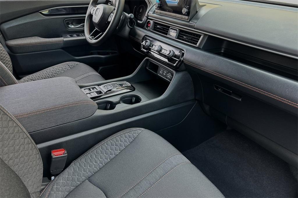 new 2025 Honda Pilot car, priced at $44,205