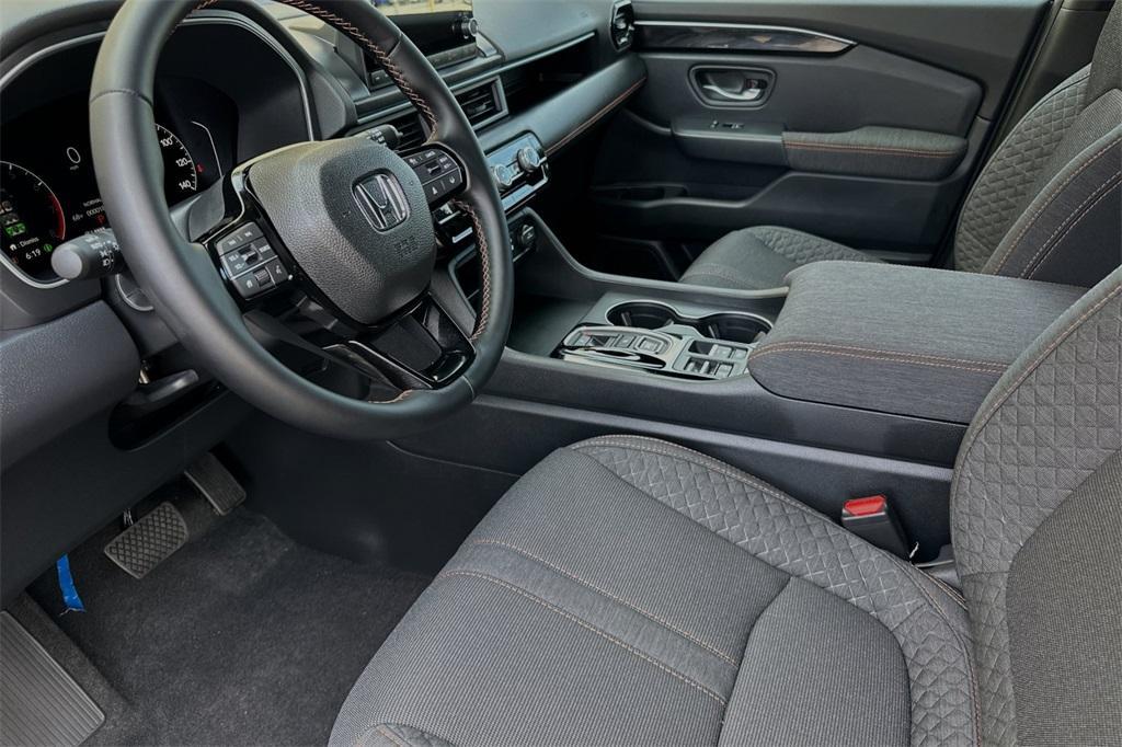 new 2025 Honda Pilot car, priced at $44,205