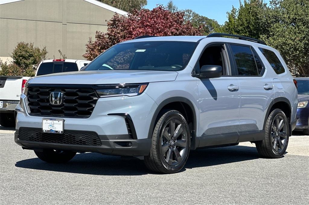 new 2025 Honda Pilot car, priced at $44,205