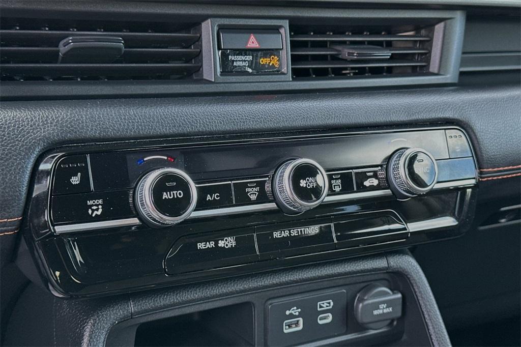 new 2025 Honda Pilot car, priced at $44,205