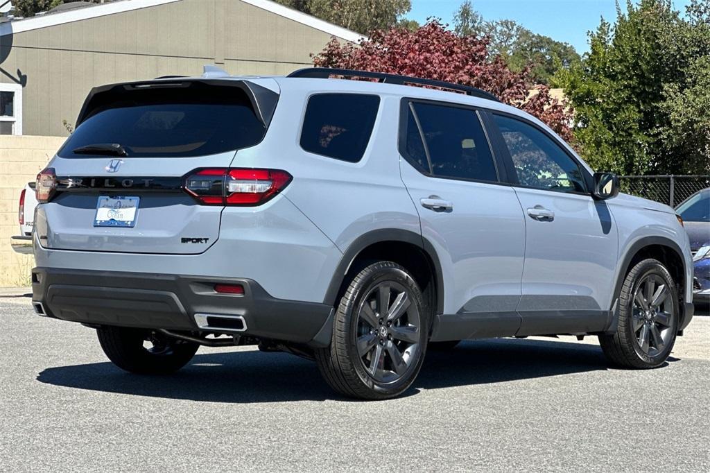 new 2025 Honda Pilot car, priced at $44,205