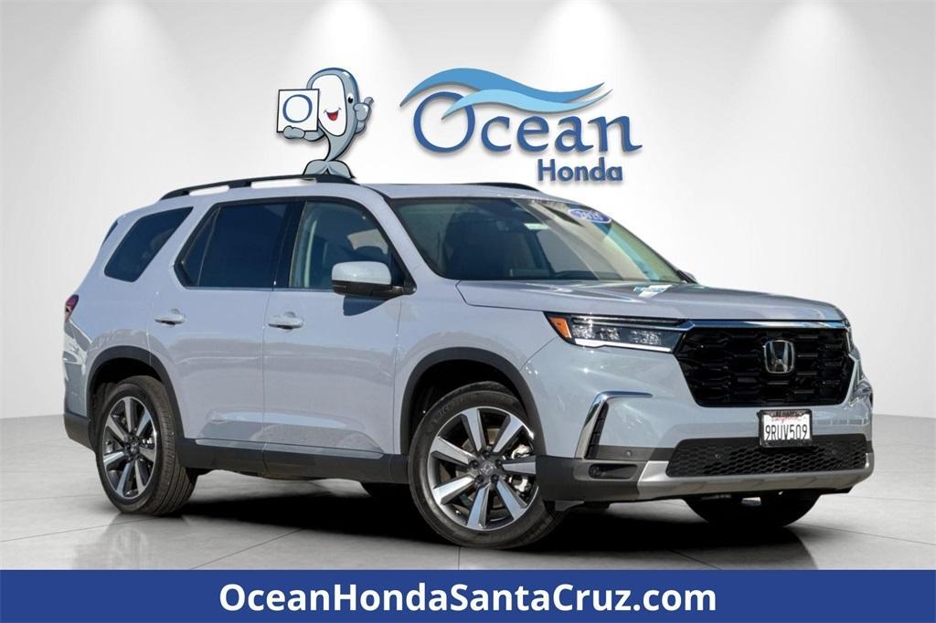 used 2025 Honda Pilot car, priced at $42,997