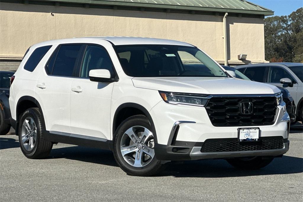new 2025 Honda Pilot car, priced at $47,505