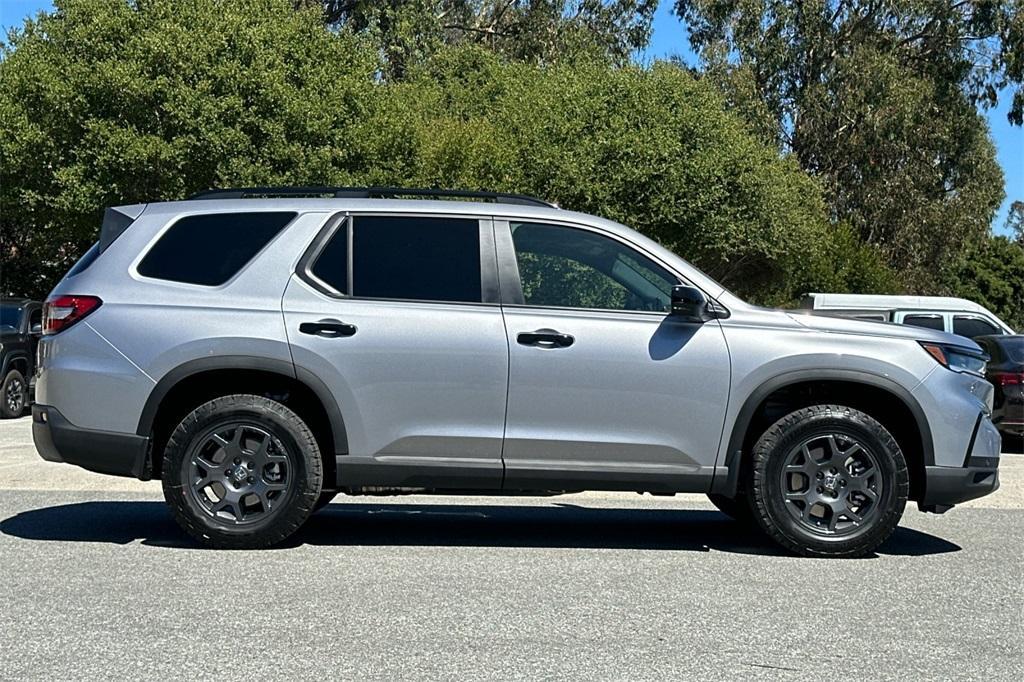new 2025 Honda Pilot car, priced at $50,850