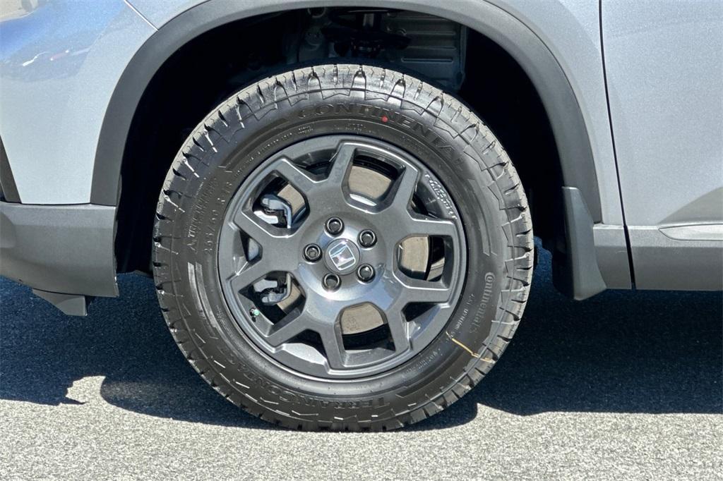 new 2025 Honda Pilot car, priced at $50,850