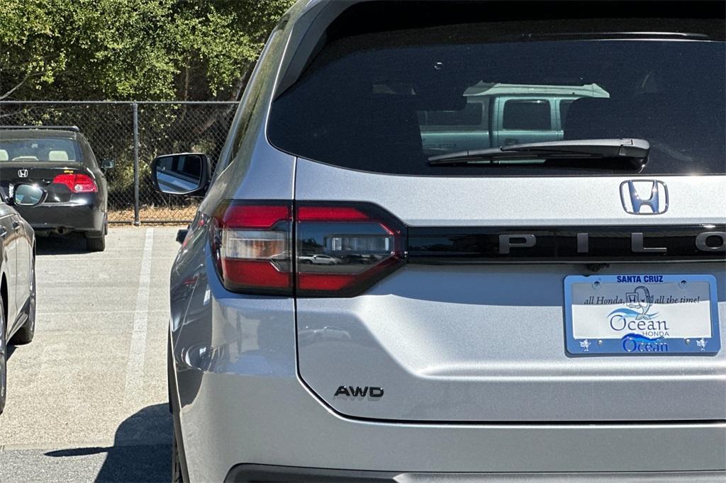 new 2025 Honda Pilot car, priced at $50,850