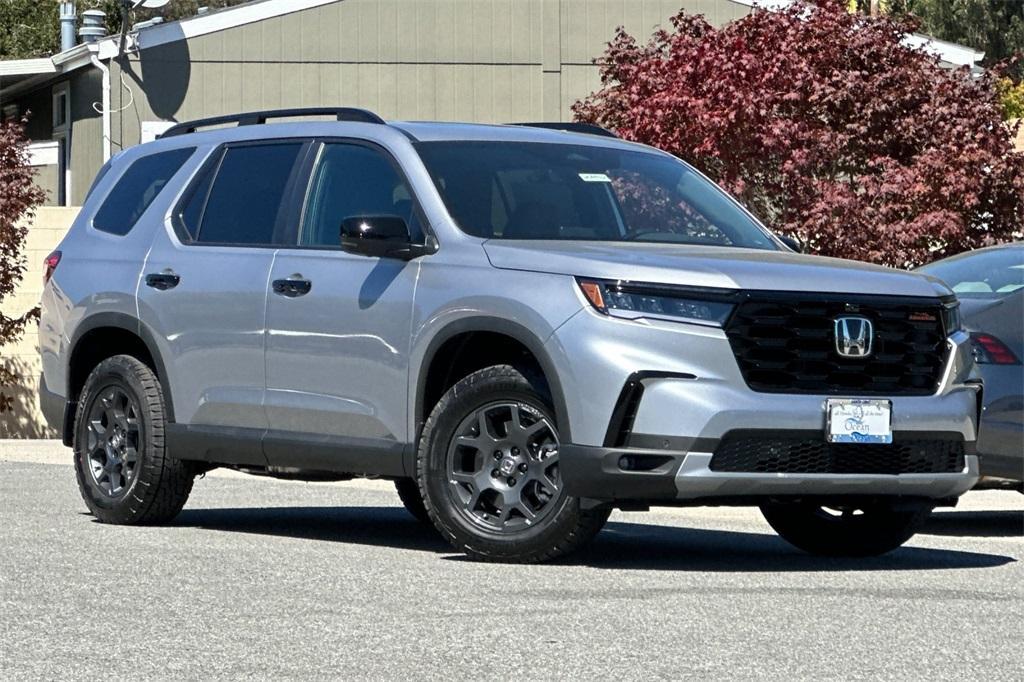 new 2025 Honda Pilot car, priced at $50,850