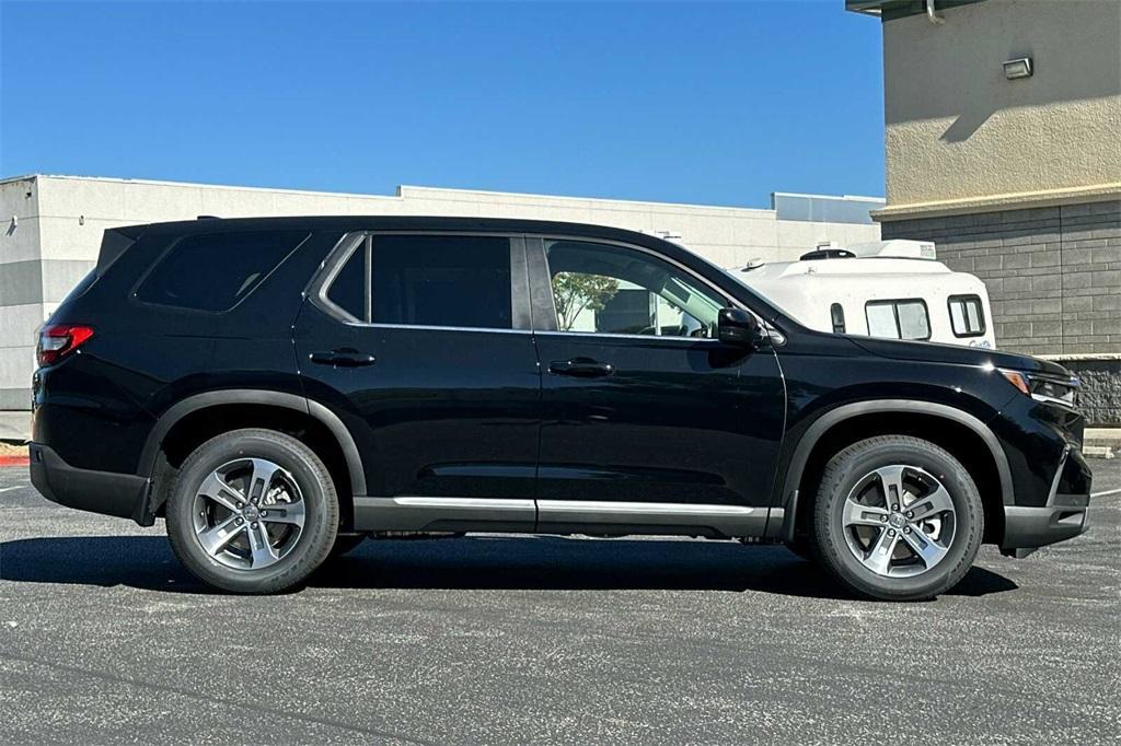 new 2025 Honda Pilot car, priced at $46,995