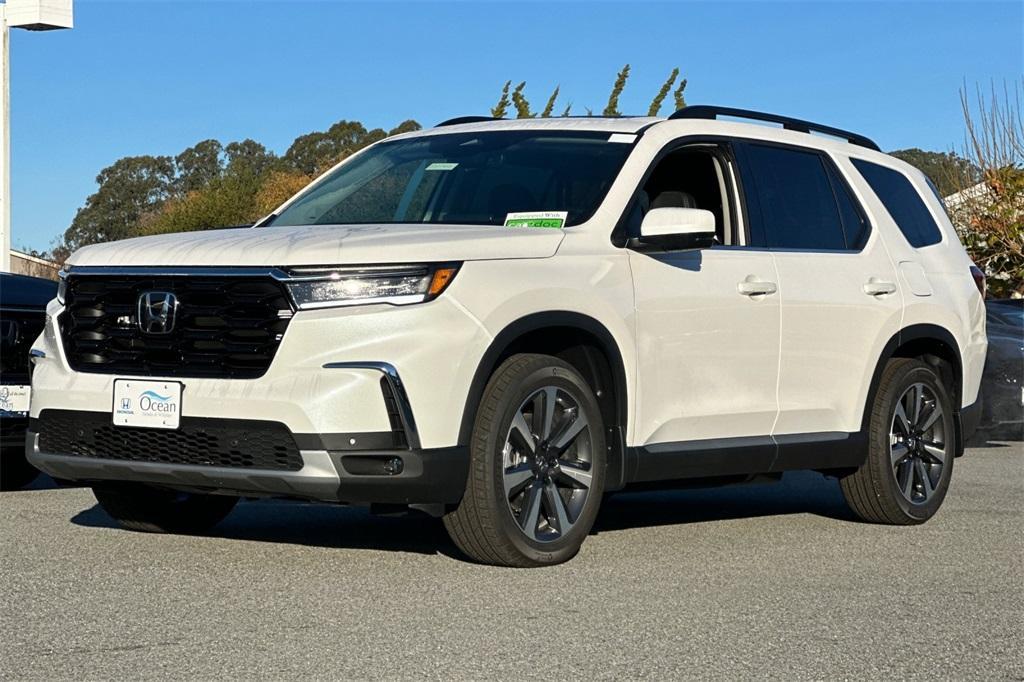 new 2025 Honda Pilot car, priced at $49,405