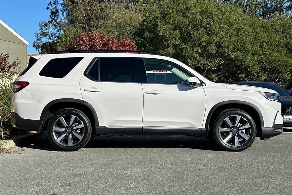 new 2025 Honda Pilot car, priced at $50,055