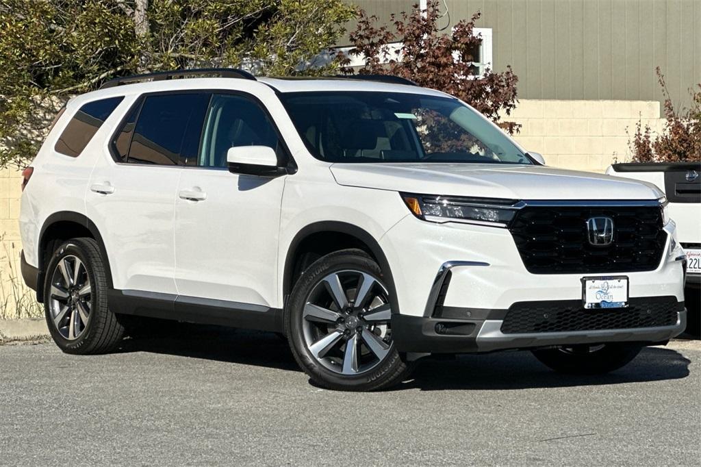 new 2025 Honda Pilot car, priced at $50,055