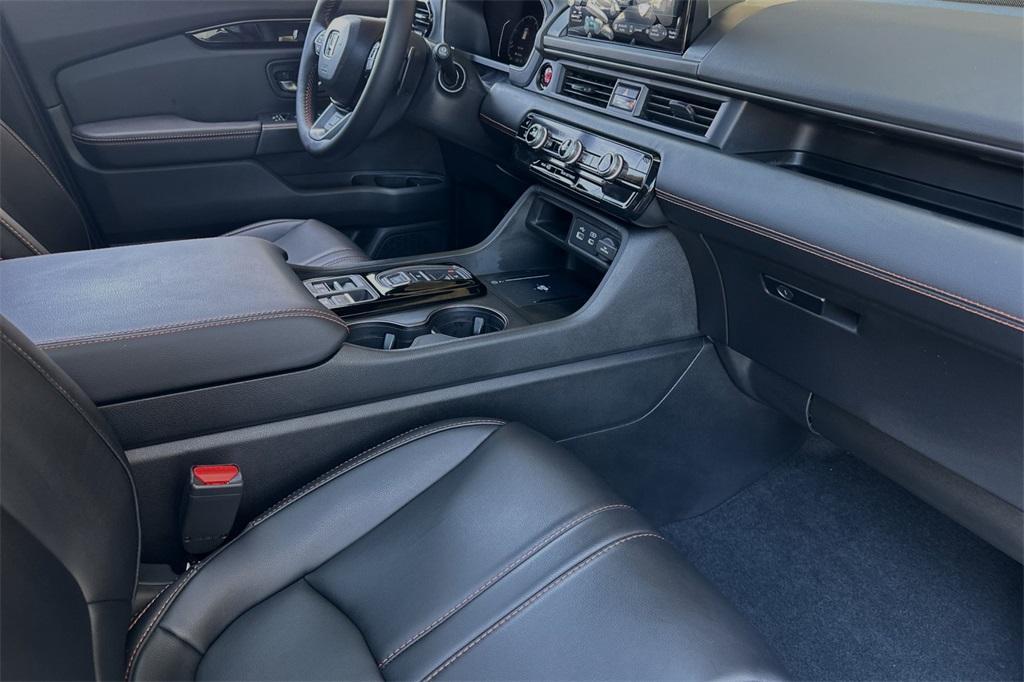 new 2025 Honda Pilot car, priced at $51,350