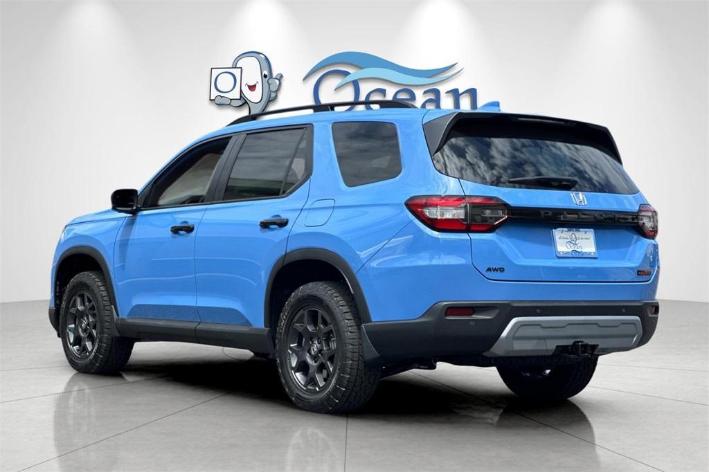 new 2025 Honda Pilot car, priced at $51,350