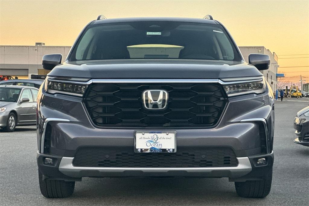 new 2025 Honda Pilot car, priced at $50,795