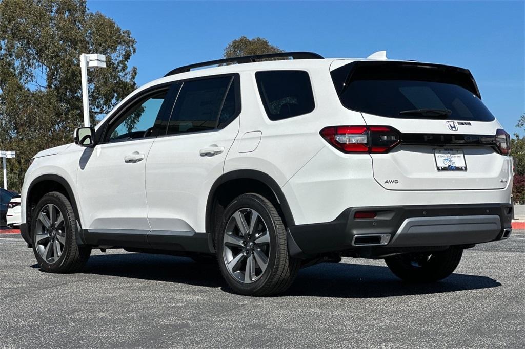 new 2025 Honda Pilot car, priced at $54,985