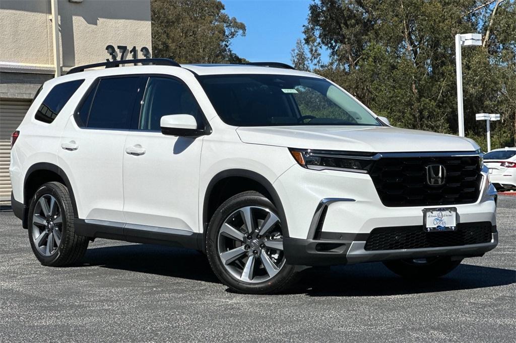 new 2025 Honda Pilot car, priced at $54,985