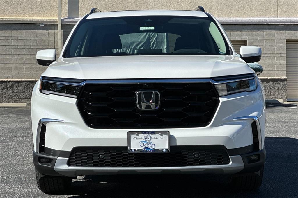 new 2025 Honda Pilot car, priced at $54,985