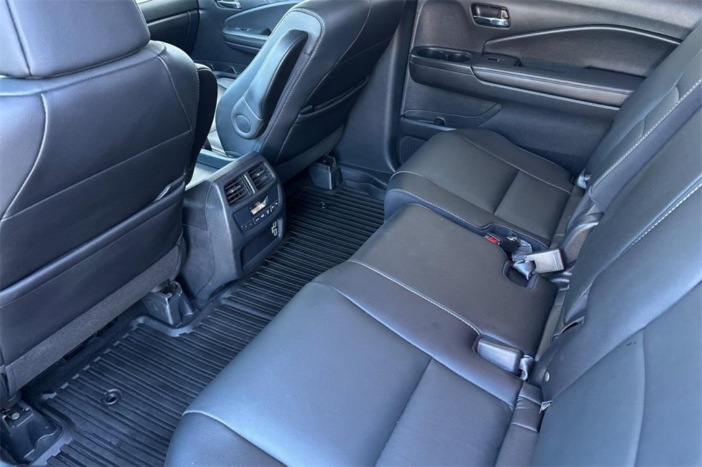 used 2021 Honda Pilot car, priced at $27,589