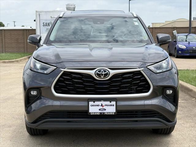 used 2022 Toyota Highlander car, priced at $29,900
