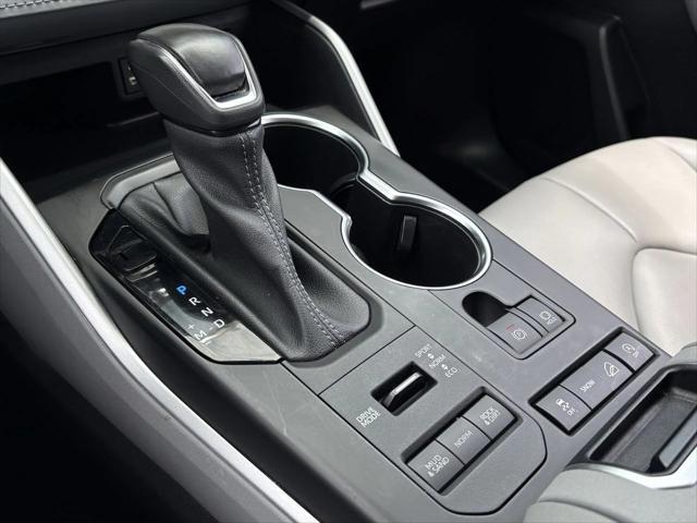 used 2022 Toyota Highlander car, priced at $32,000