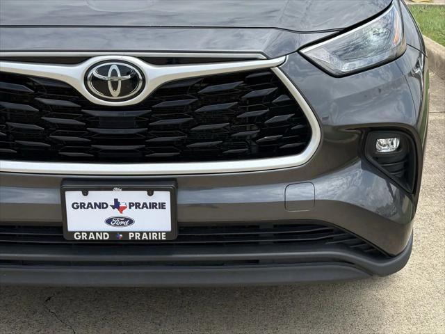 used 2022 Toyota Highlander car, priced at $29,900