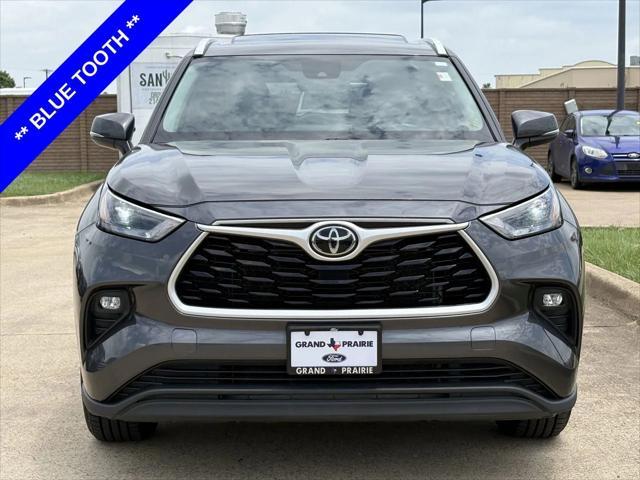 used 2022 Toyota Highlander car, priced at $32,000