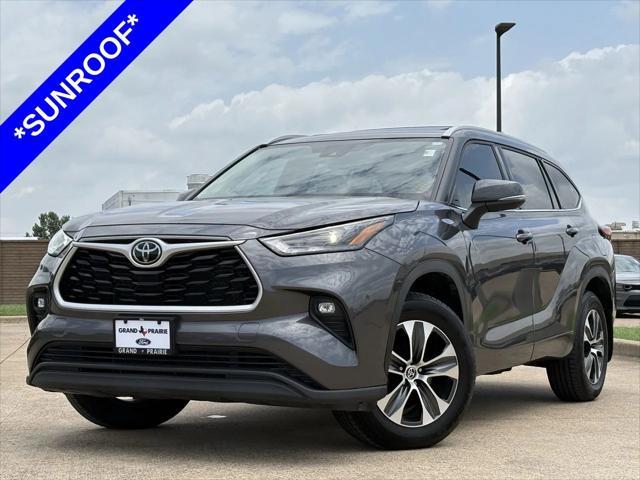 used 2022 Toyota Highlander car, priced at $32,000