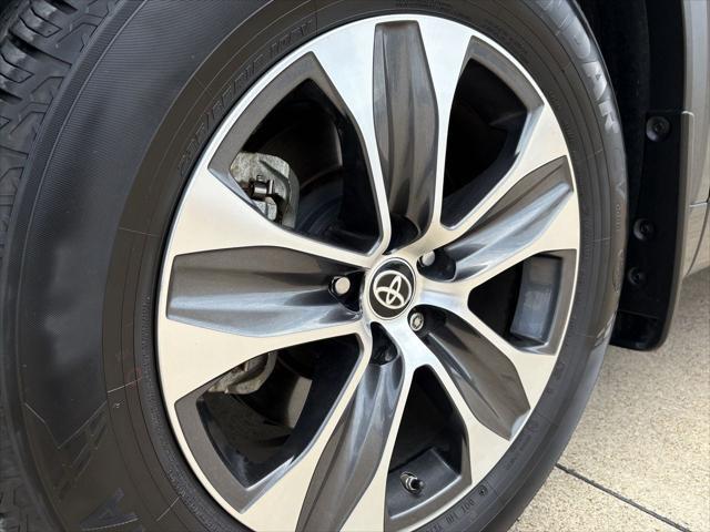 used 2022 Toyota Highlander car, priced at $32,000