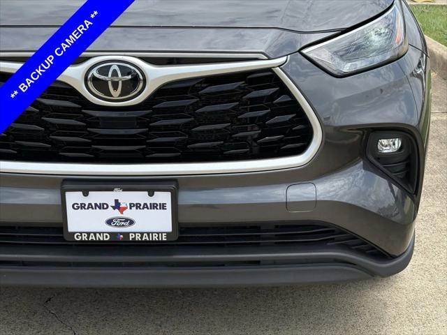used 2022 Toyota Highlander car, priced at $32,000