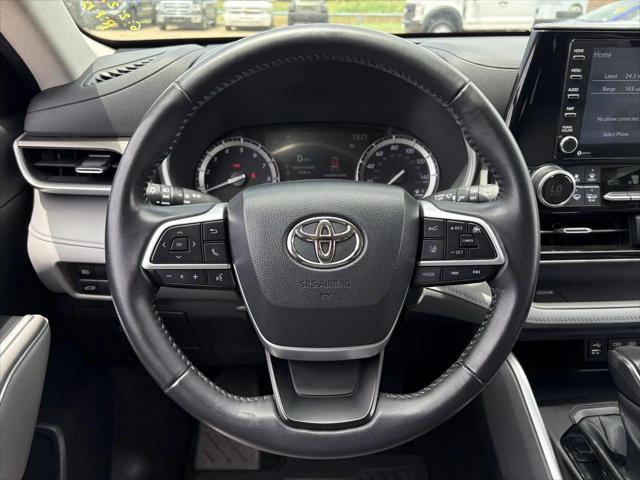 used 2022 Toyota Highlander car, priced at $29,900