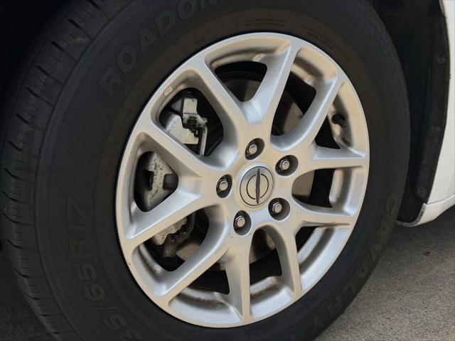 used 2022 Chrysler Pacifica car, priced at $21,634