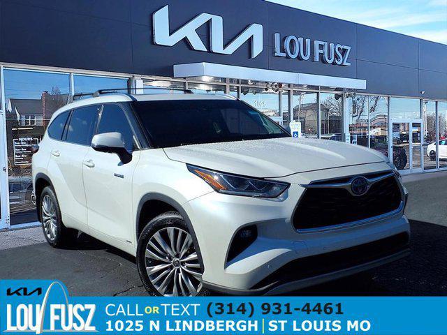 used 2020 Toyota Highlander Hybrid car, priced at $33,292