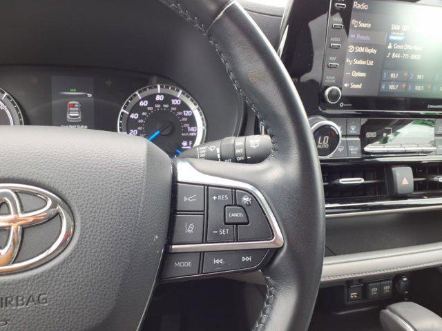 used 2021 Toyota Highlander Hybrid car, priced at $27,125