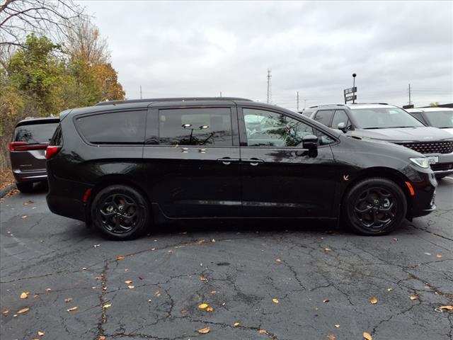 used 2021 Chrysler Pacifica Hybrid car, priced at $25,991