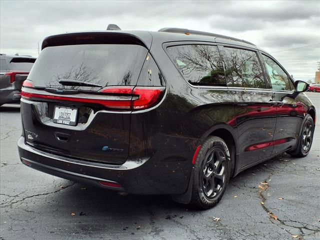 used 2021 Chrysler Pacifica Hybrid car, priced at $25,991