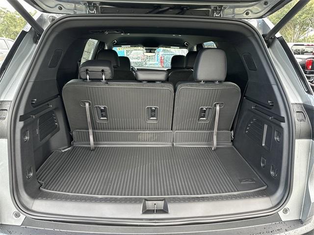 new 2026 Chevrolet Traverse car, priced at $43,025