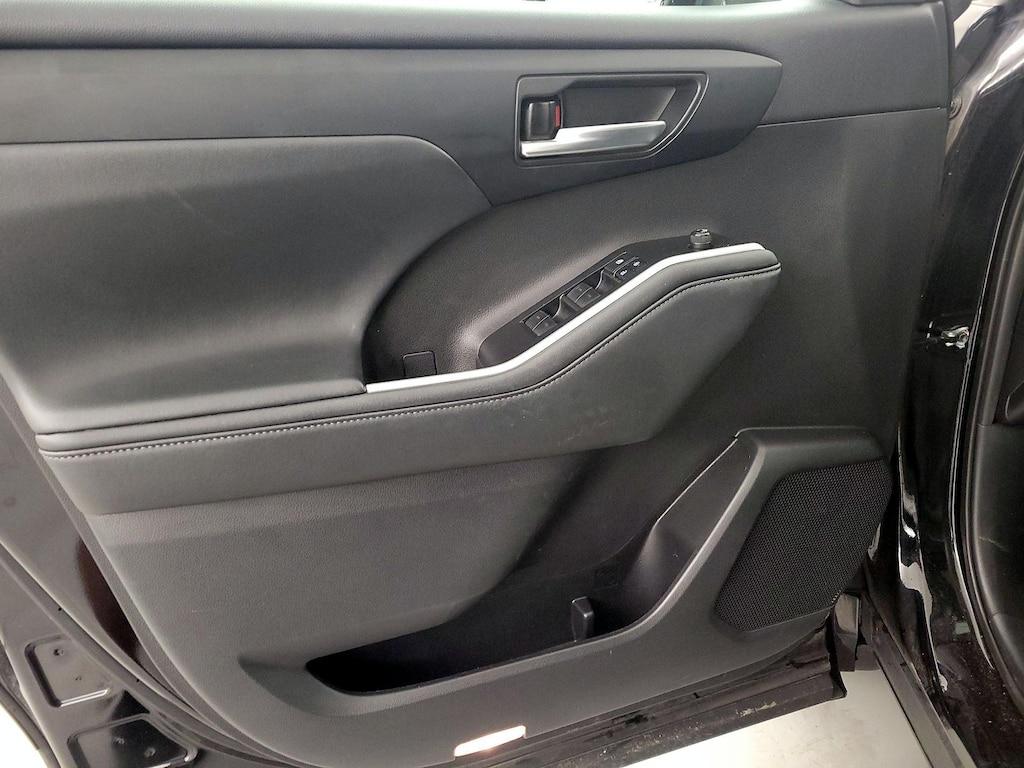 used 2021 Toyota Highlander car, priced at $28,998