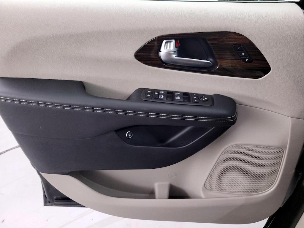 used 2023 Chrysler Pacifica Hybrid car, priced at $33,998
