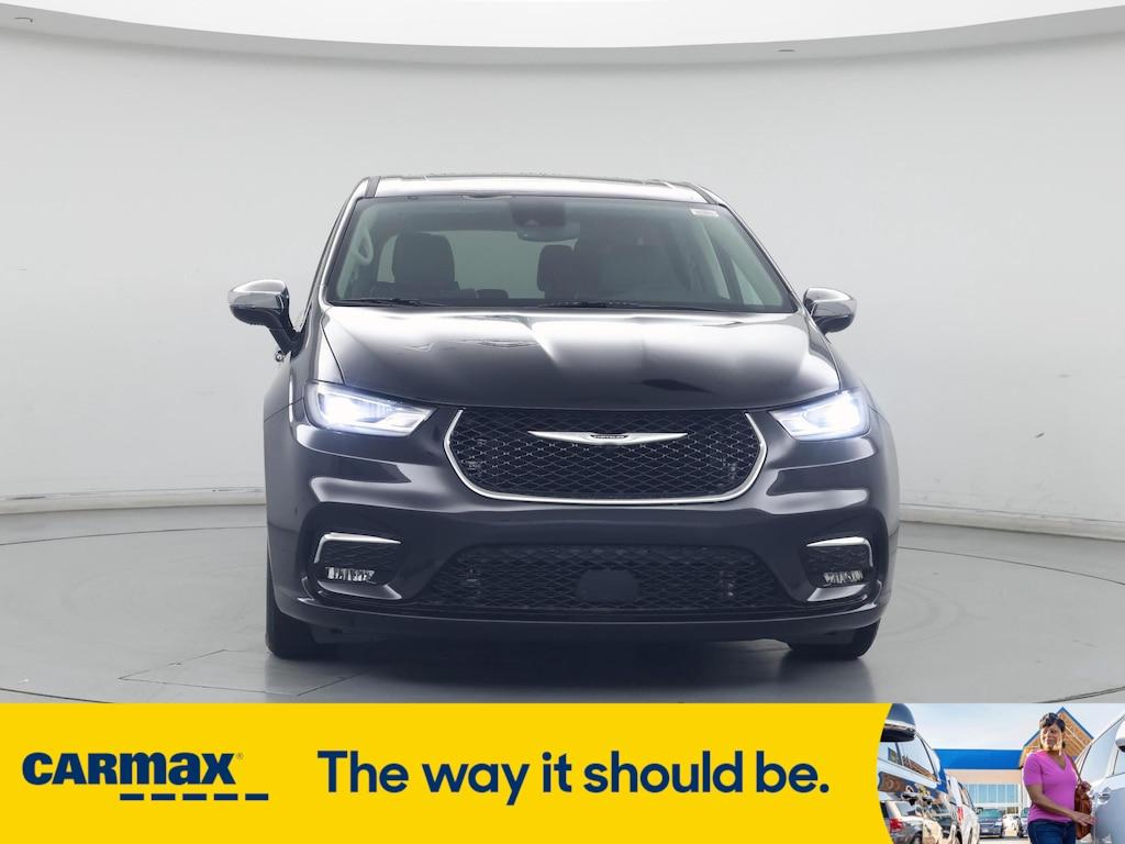 used 2023 Chrysler Pacifica Hybrid car, priced at $33,998