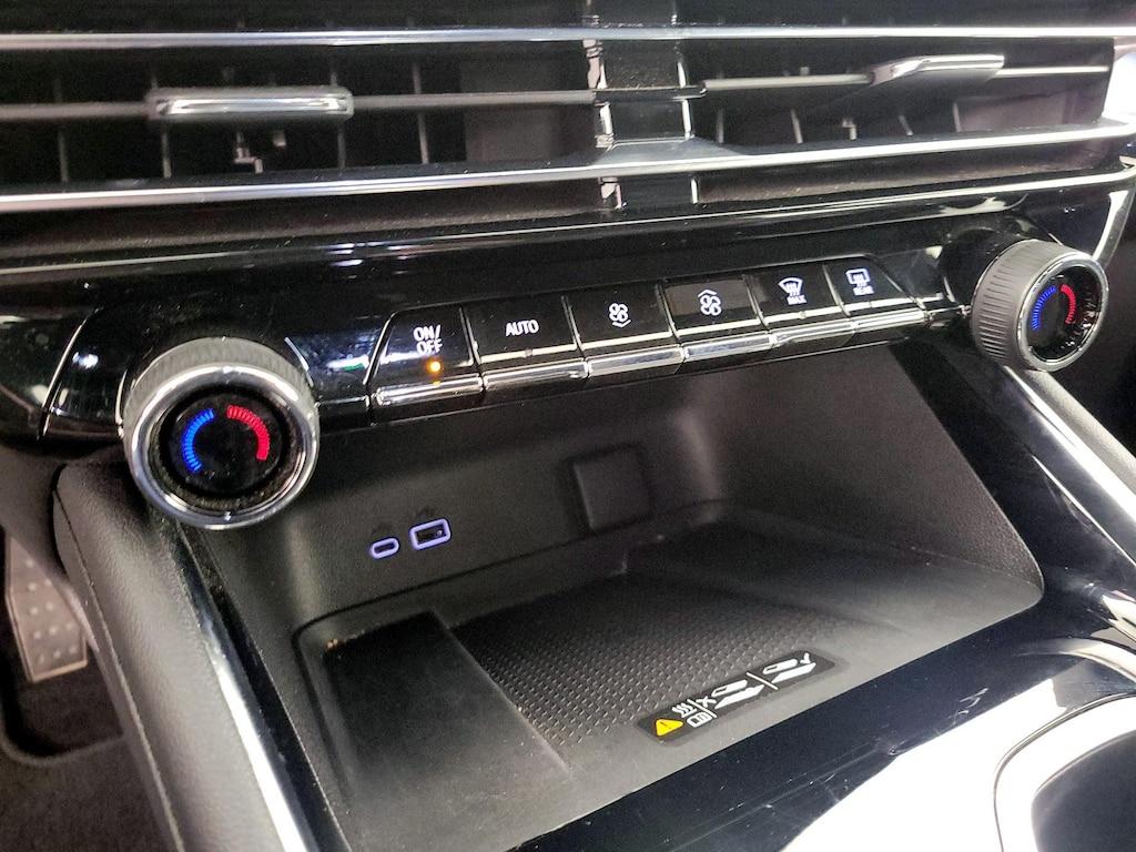 used 2025 Chevrolet Traverse car, priced at $37,998